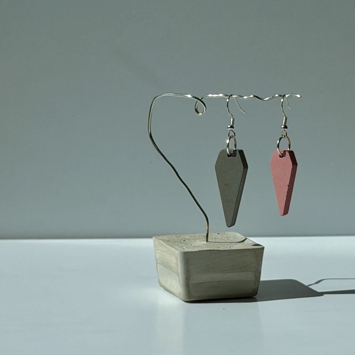 Boucles d’oreilles Pentagonales Diamant - Rose Poudré & Gris Charbon