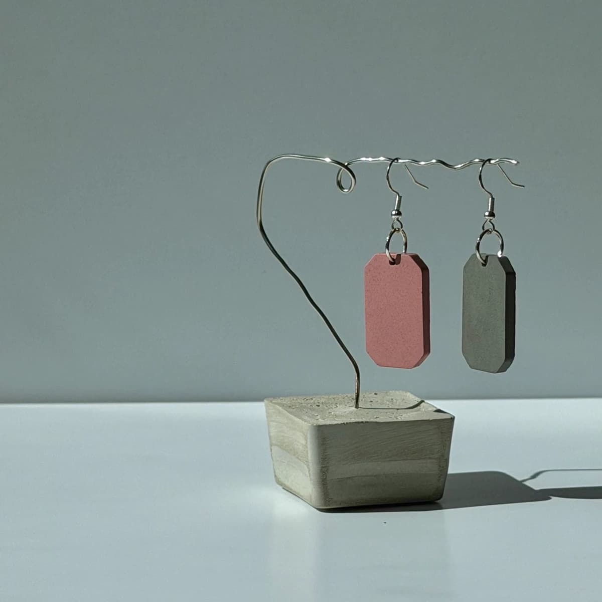 Boucles d’oreilles Rectangle Plein - Rose Poudré & Gris Charbon