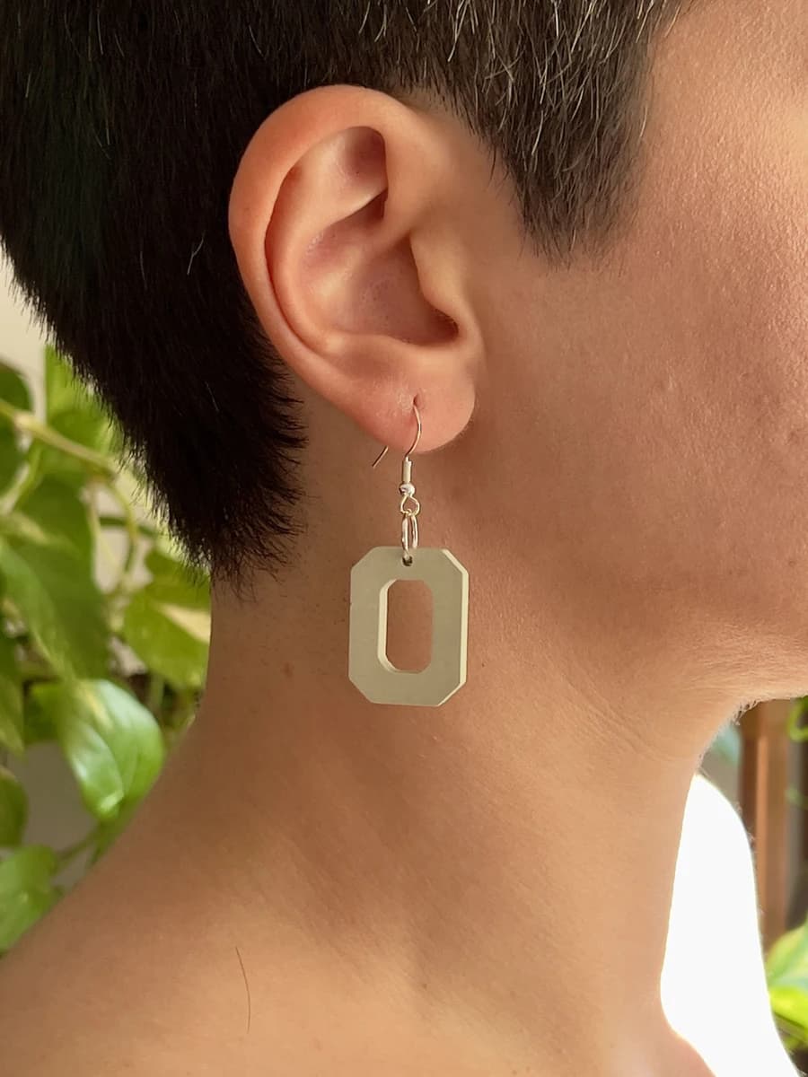 Boucles d’oreilles dépareillées pentagone ouvert et rectangle - Vert sauge
